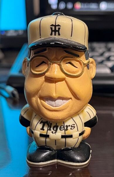 阪神タイガース 野村監督フィギュア栓抜き 野村克也 痛み 変色 剥げあり 希少レア品 プロ野球グッズ 送料無料 送料込み