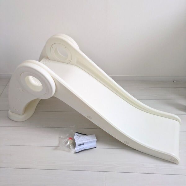 ネビオ ロング&なだらかスロープ 折りたたみ すべり台 白 コンパクト 室内遊具
