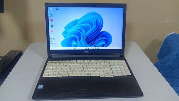 ノートパソコンFUJITSU第六世代Core i5 SSD256Gメモリ8G Windows11 富士通