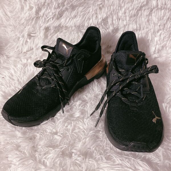 PUMA レディーススニーカー ブラック ゴールド24.5cm