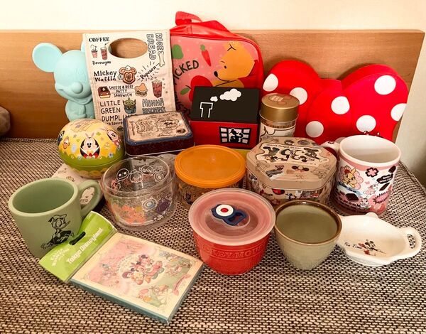 ディズニー まとめ売り マグカップ 小物入れ お菓子缶 弁当箱 食器 バッグ
