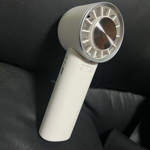 冷却プレート式 ハンディファン 携帯扇風機 ホワイト ストラップ 充電コード付き