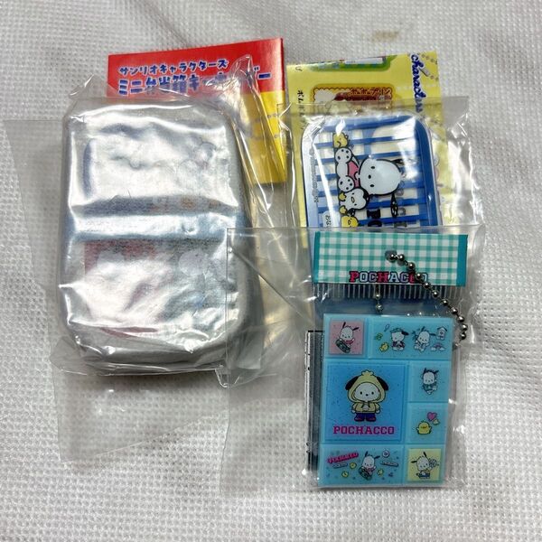 新品未使用 タイルシールミニチュアチャーム ミニお弁当箱キーホルダー おこさまスプーン&フォークアクリルチャーム ポチャッコ