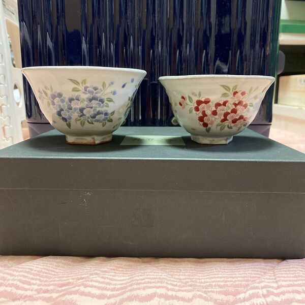 夫婦湯呑み茶碗 2個セット 花柄 ピンク ブルー