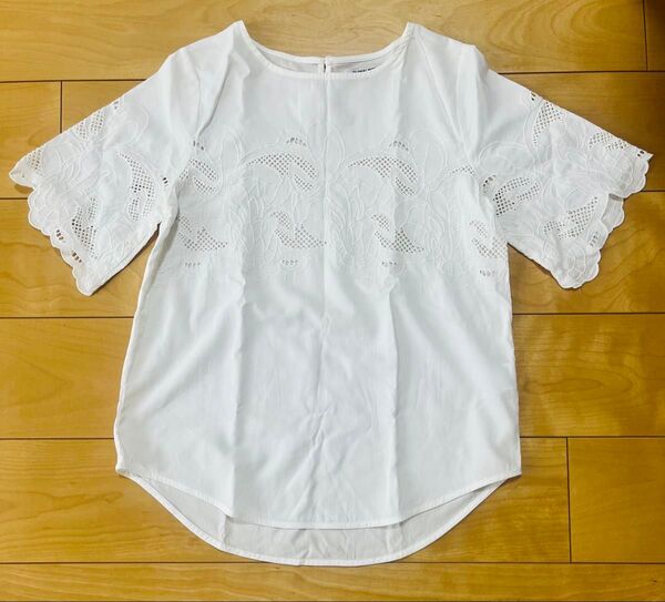GLOBAL WORK 刺繍入りホワイト半袖ブラウス Mサイズ