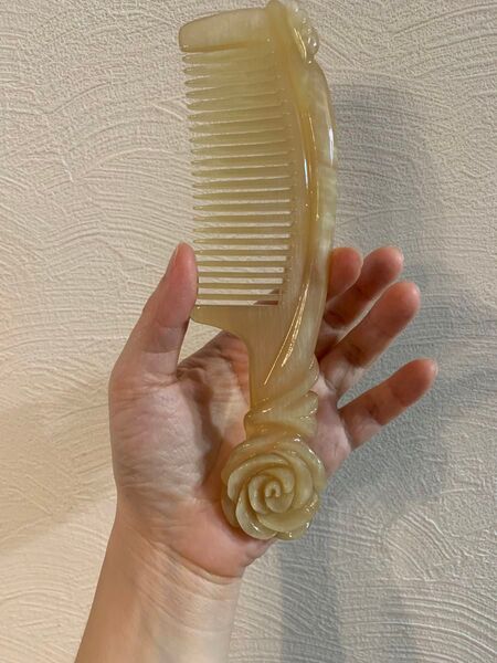 高貴 羊の角 羊角櫛 ローズ 彫刻 精工 頭皮マッサージ 美髪 コーム