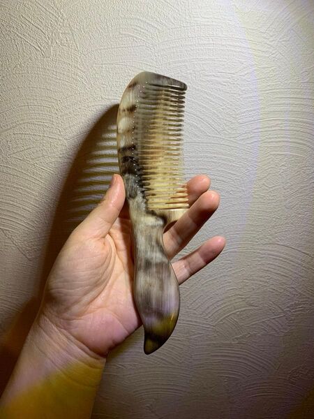 高貴 羊の角 羊角櫛 高級グレー 精工 頭皮マッサージ 美髪 コーム シープホーンコーム