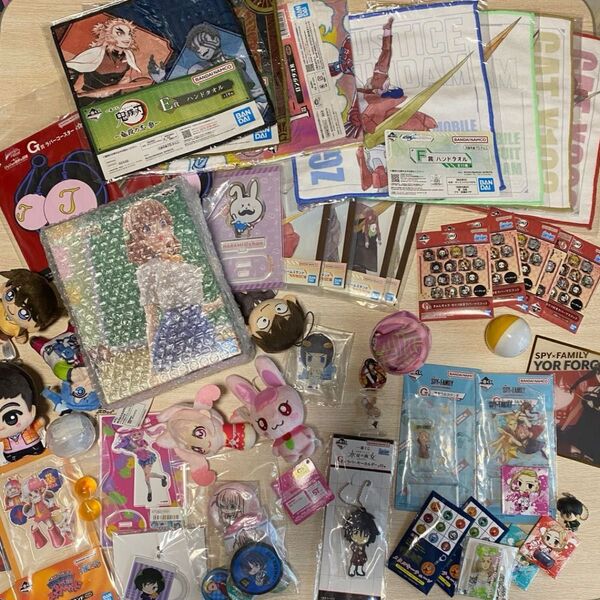まとめ売り アニメグッズ フィギュア 缶バッジ アクリルスタンド ジャンル様々
