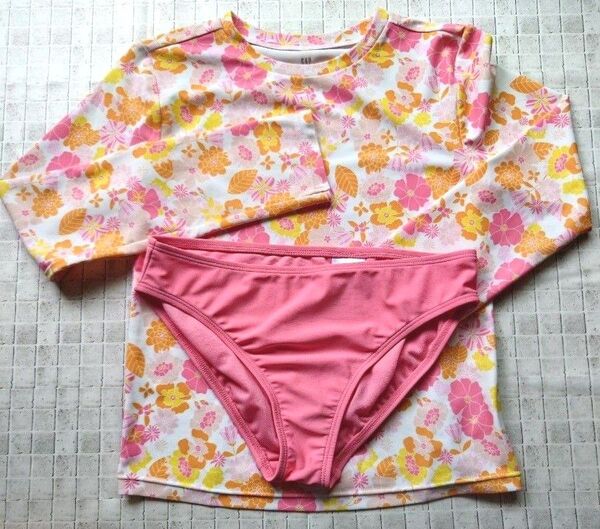 【中古・used】GAP KIDS 水着 スイムウェア 花柄 ラッシュガード+ボトムス サイズ:L(10-11)140cm