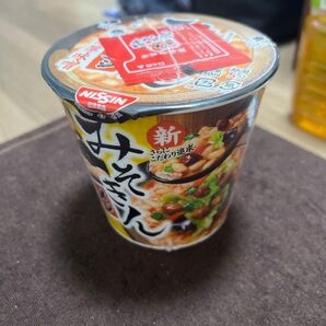 日清 カップヌードルごはん 牛だし仕立て