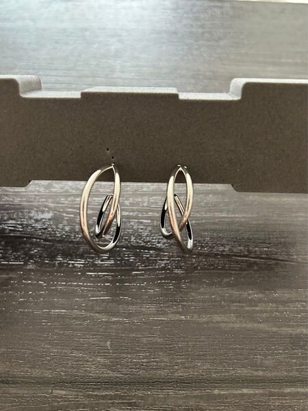 シルバー ツイストデザイン ピアス