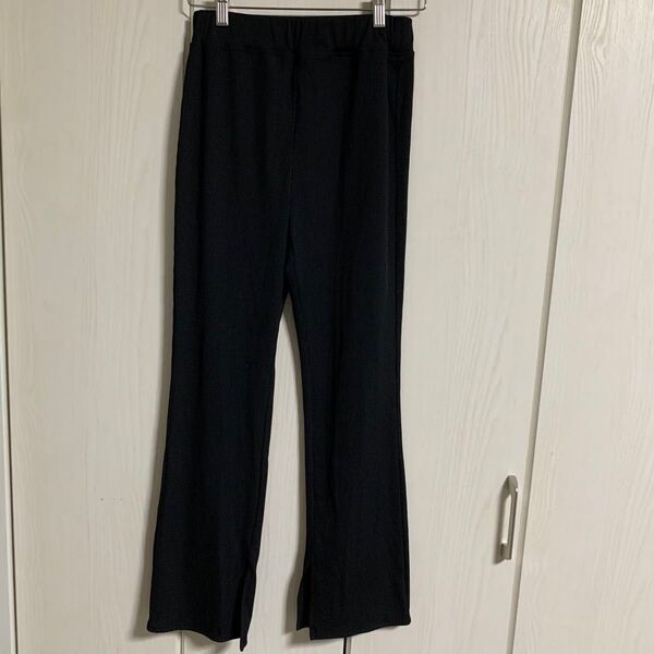GU リブスリットストレートパンツ リブパンツ リブスリットパンツ ブラック 黒 パンツ ストレッチ リブフレアパンツ ボトムス