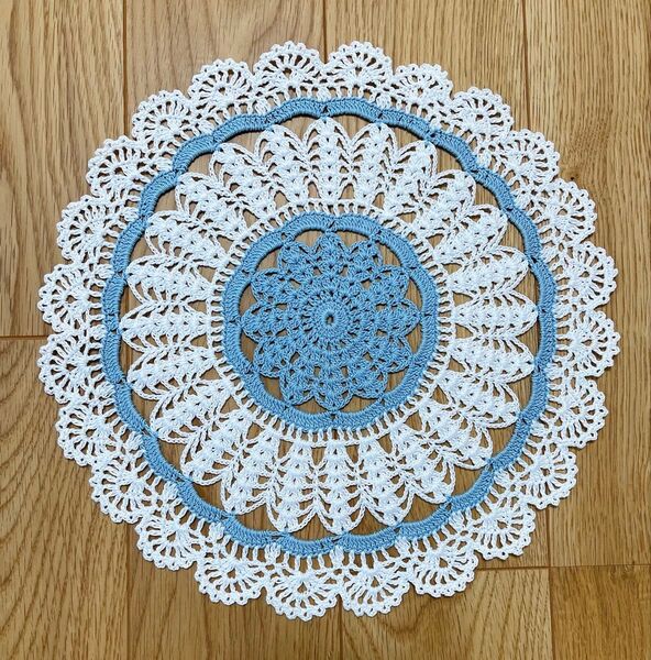 ハンドメイド のレース編みドイリー 濃サックス