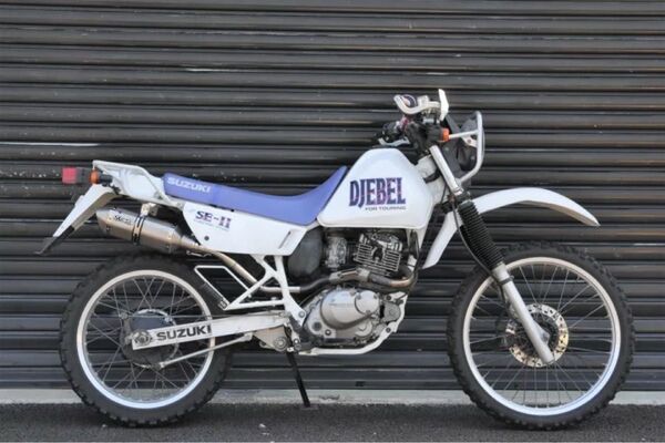新品 未使用 在庫有平日即日発送 ジェベル125 バイクマフラー SX125 ソリッド モタード 異形 スリップオン SUS