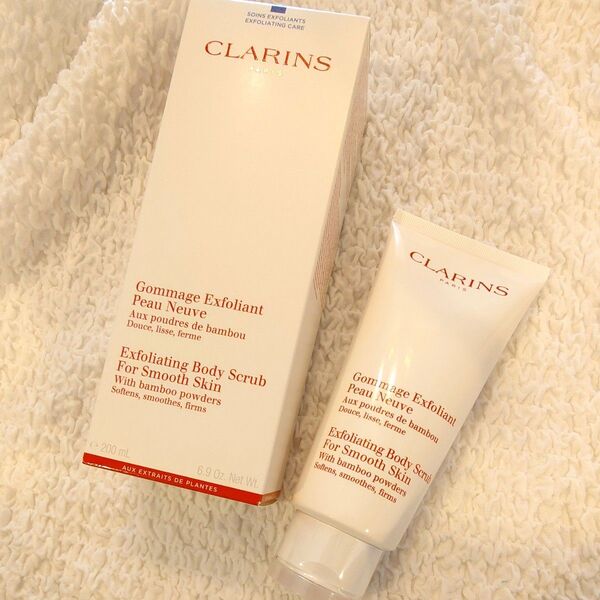 CLARINS クラランス スムージング ボディスクラブ 200g