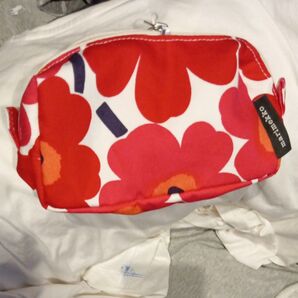 サマーセール第二弾!特価!☆marimekko ☆ポーチ ☆ウニッコ柄☆新品未使用☆店頭5000円以上