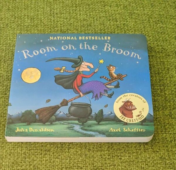 英語 絵本 洋書 Room on the broom ボードブック