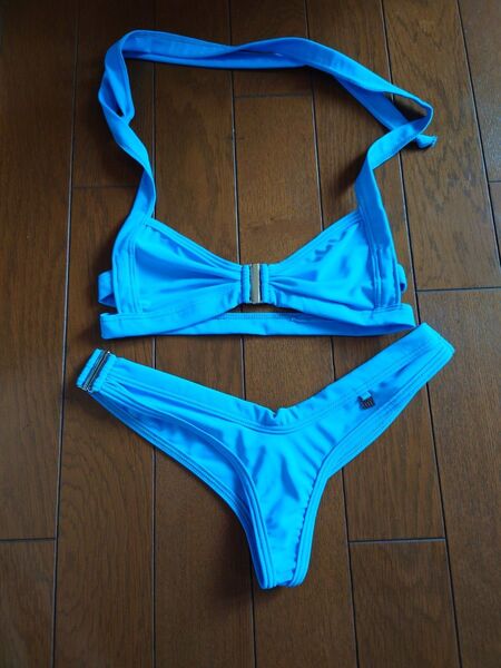 wicked weasel クリップ着脱トップ&ボトム水色ビキニ水着