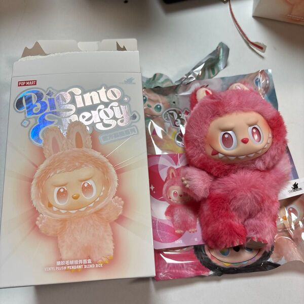 正規品 POP MART Big into Energy ぬいぐるみキーホルダー 赤