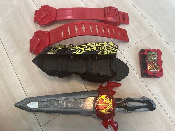 仮面ライダーセイバー 変身ベルト DX聖剣ソードライバー DX聖剣ソードライバー