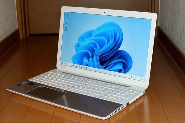 TOSHIBA T554/45KG Core i3 メモリ 8G HDD 750G webカメラ bluetooth Win11