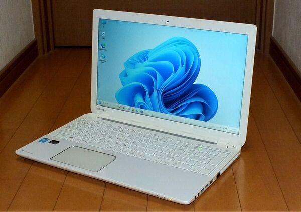 TOSHIBA T554/56KW Core i5 ブルーレイ webカメラ bluetooth メモリ 8G HDD 750G