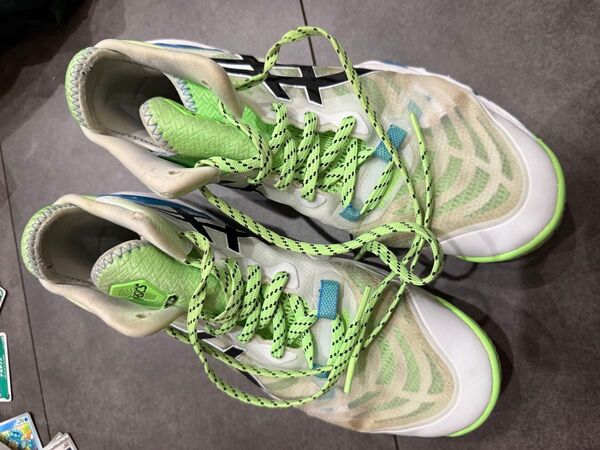 ASICS メタライズ バレーボールシューズ ホワイト/グリーン27.5