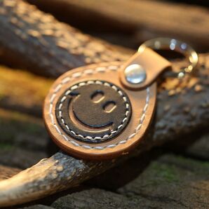 栃木レザー社 ヌメ使用 ハンドメイド レザーニコちゃんキーホルダー