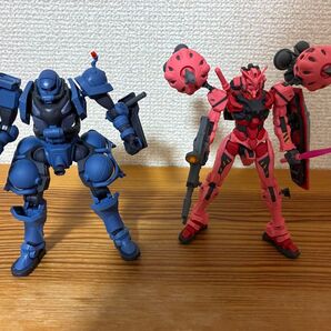 HG 赤いガンダム、軍警ザク 素組完成品 ジークアクス
