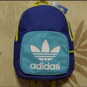 新品未使用 adidas アディダスオリジナルス 大人気!! 軽量 リュックサック ビッグロゴ バックパック ブルー/サックス 青