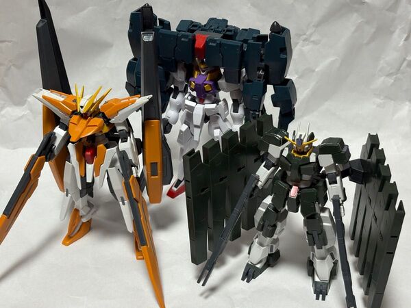 ガンプラ ジャンク品 劇場版 機動戦士ガンダム00 HG 1/144 ガンダムサバーニャ、ガンダムハルート、ラファエルガンダム