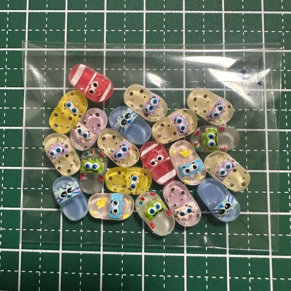 61.ネイルパーツ デコパーツ 約20個 スポンジボブ