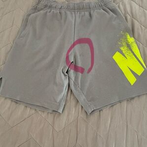 NIKE メッシュハーフパンツ グレー/イエロー