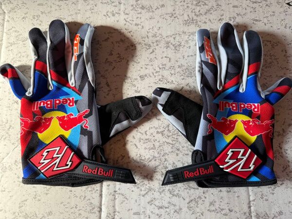RedBull グローブ Lサイズ マルチカラー 未使用に近い