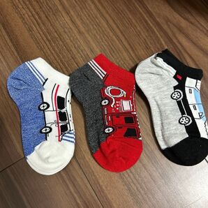 新品!キッズ子ども男の子靴下ソックス3足セット15〜20センチ乗り物