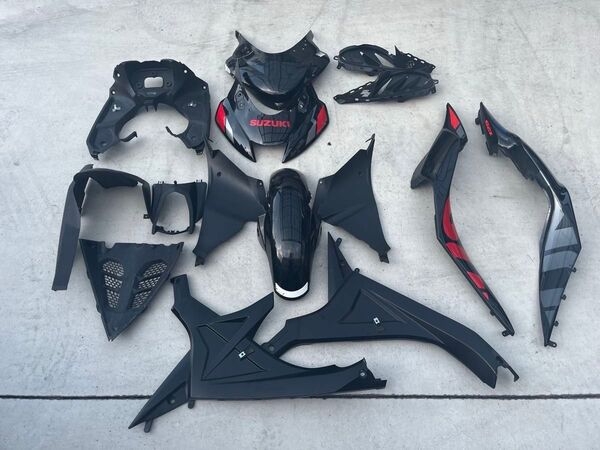 【引き取り限定】 GSX R125 カウル サイド, アンダー別売中