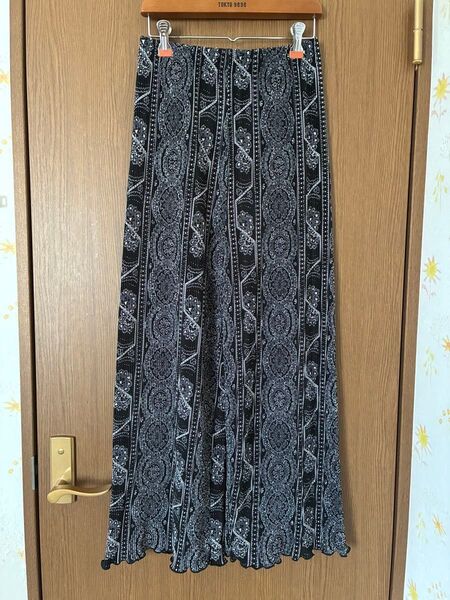 新品☆総柄ワイドパンツ