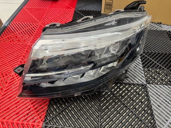 取付部破損なし M900A ヘッドライト W6242 M910A LED トヨタ ルーミー 後期 左 81150-B1610