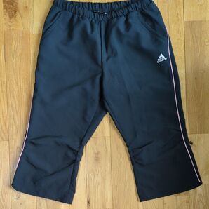 adidas 七分丈パンツ レディース 黒 ピンクライン入り