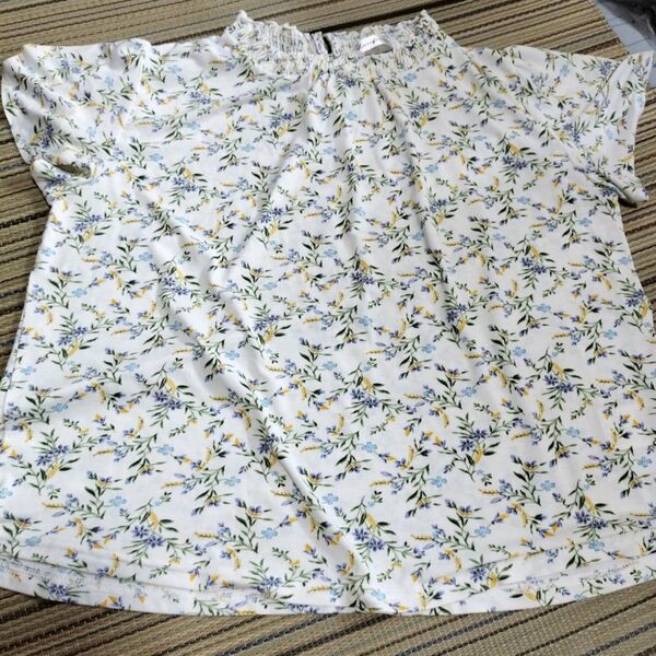 花柄フレア袖Tシャツ Мサイズ美品