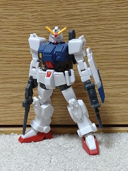 機動戦士ガンダム ユニバーサルユニット RX-79G 陸戦型 ガンダム ビーム・ライフル & シールド 装備 組立済み
