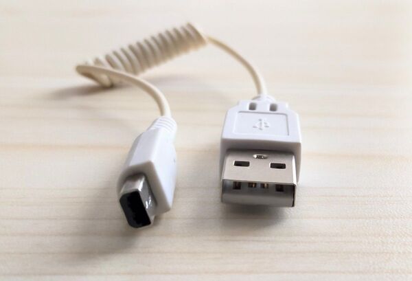 任天堂3DS 充電ケーブル USB電源コード