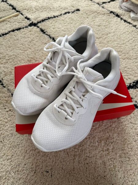 【美品】ナイキ NIKE WSレボリューション6/25.5cm