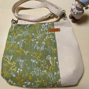 ショルダーバッグ エコバッグ サコッシュ 丸底 斜め掛け 刺繍布 グリーンタンポポ花柄 ベージュ ハンドメイド