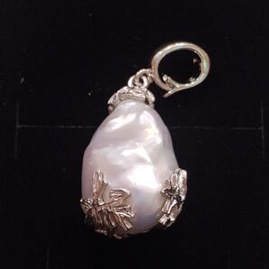 TarTarバロックパール真珠 花デザイン チャーム 金運