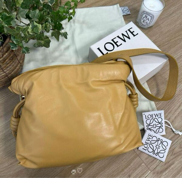 LOEWE ロエベ フラメンコクラッチパファー レザーショルダーバッグ 斜めがけ