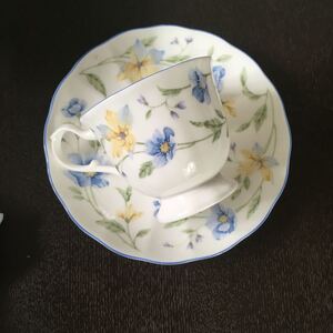 ナルミ カップアンドソーサー