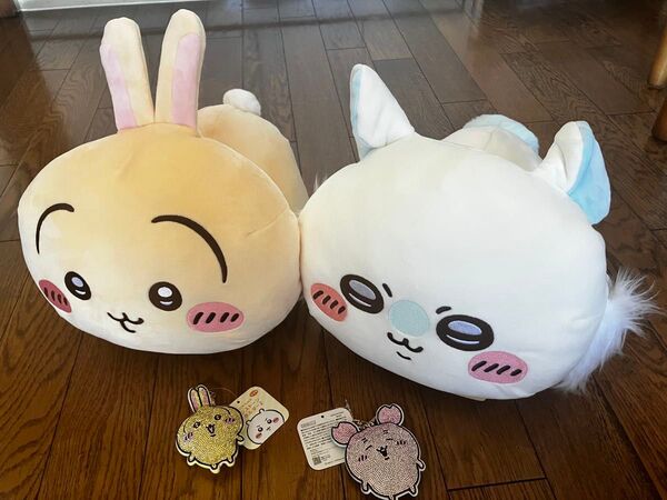 ちいかわのぬいぐるみBIGモモンガとうさぎ、キーホルダーうさぎと当方では見分けがつかないものの合計4点