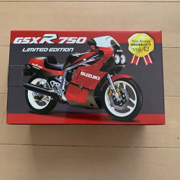 世界の名車シリーズ 42GSX R750 リミテッドエディション GSX-R750の限定版ミニレプリカ レッドバロン