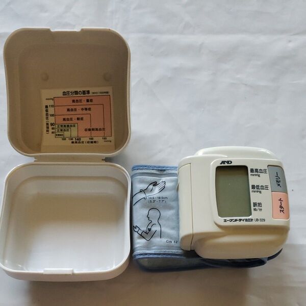 A&D 電子血圧計 UB-329 ホワイト ジャンク品